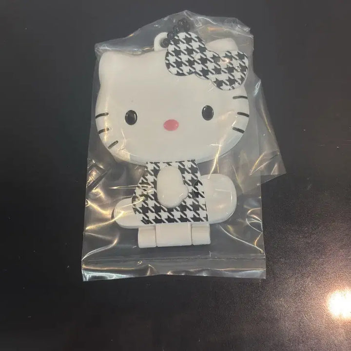 [BUNJANG] Hello Kitty Mirror Collection Keychain / 헬로키티 미러컬렉션 키링