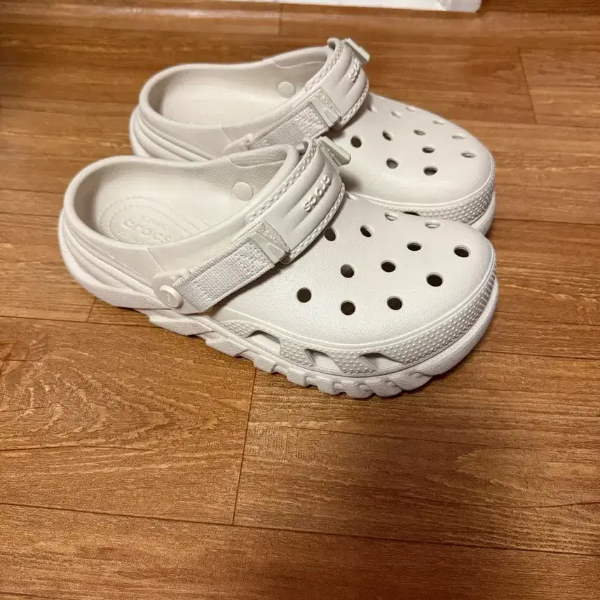 [BUNJANG] Crocs Duet Max Clog Stucco / 크록스 듀엣 맥스 클로그 스투코