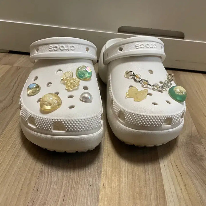 [SOLD OUT] 크록스 클래식 플랫폼 클로그 화이트 230 W6
