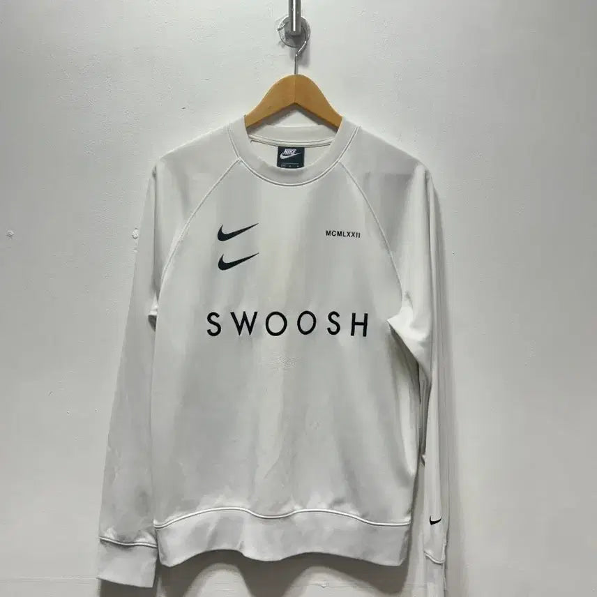 [BUNJANG] Nike Swoosh Sweatshirt White M / 나이키 스우시 맨투맨 화이트 MCMCXXII M