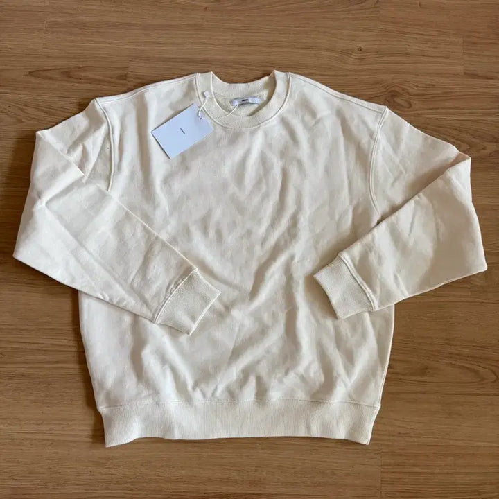 [BUNJANG] Wearis Ivory Oversized Sweatshirt (New) / 가격내림) Wearis 웨어리즈 아이보리 오버핏 맨투맨 새상품