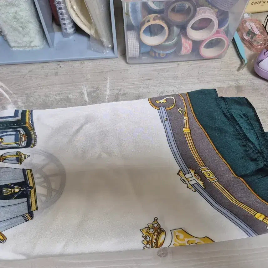 [BUNJANG] Vintage Pattern Silk Scarf / 빈티지 패턴 실크 스카프