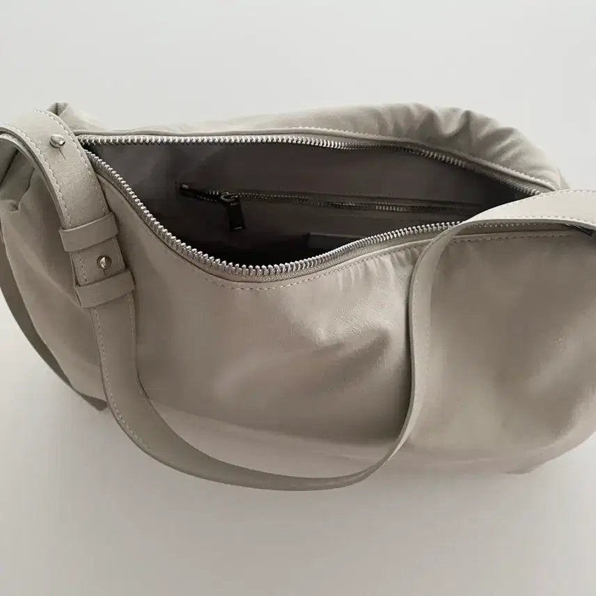 [BUNJANG] OHEH Nesa Suede Hobo Bag / 오브히 네사 스웨이드 호보백