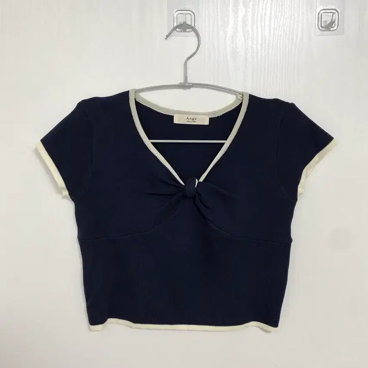 [BUNJANG] V-Neck Twist Knit Short Sleeve Top / 브이넥 꼬임 얇은 니트반팔