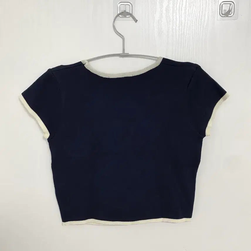 [BUNJANG] V-Neck Twist Knit Short Sleeve Top / 브이넥 꼬임 얇은 니트반팔