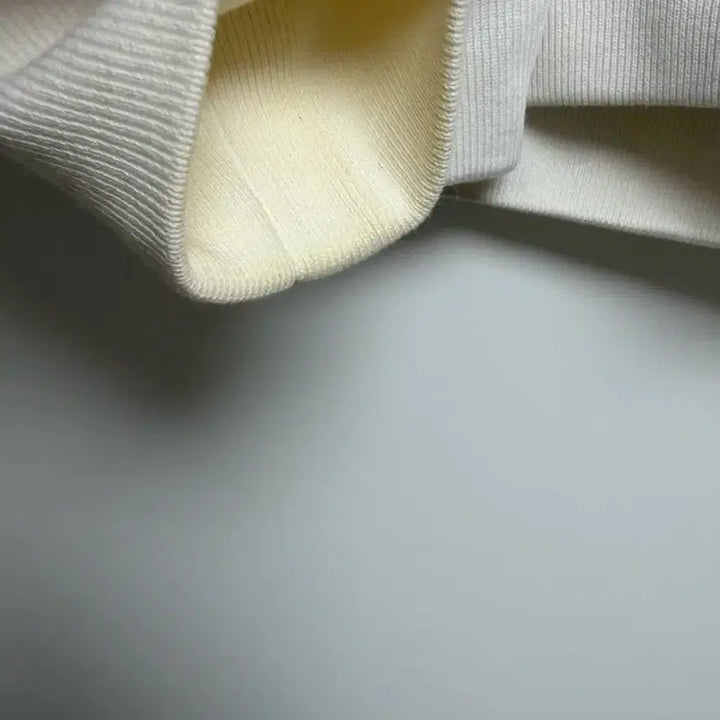 [BUNJANG] Off-White Embroidered Logo Sweatshirt White / 오프화이트 자수 로고 맨투맨티 화이트