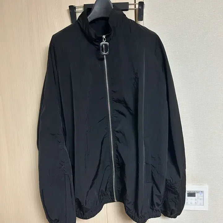 [SOLD OUT] 블랙 바람막이 점퍼
