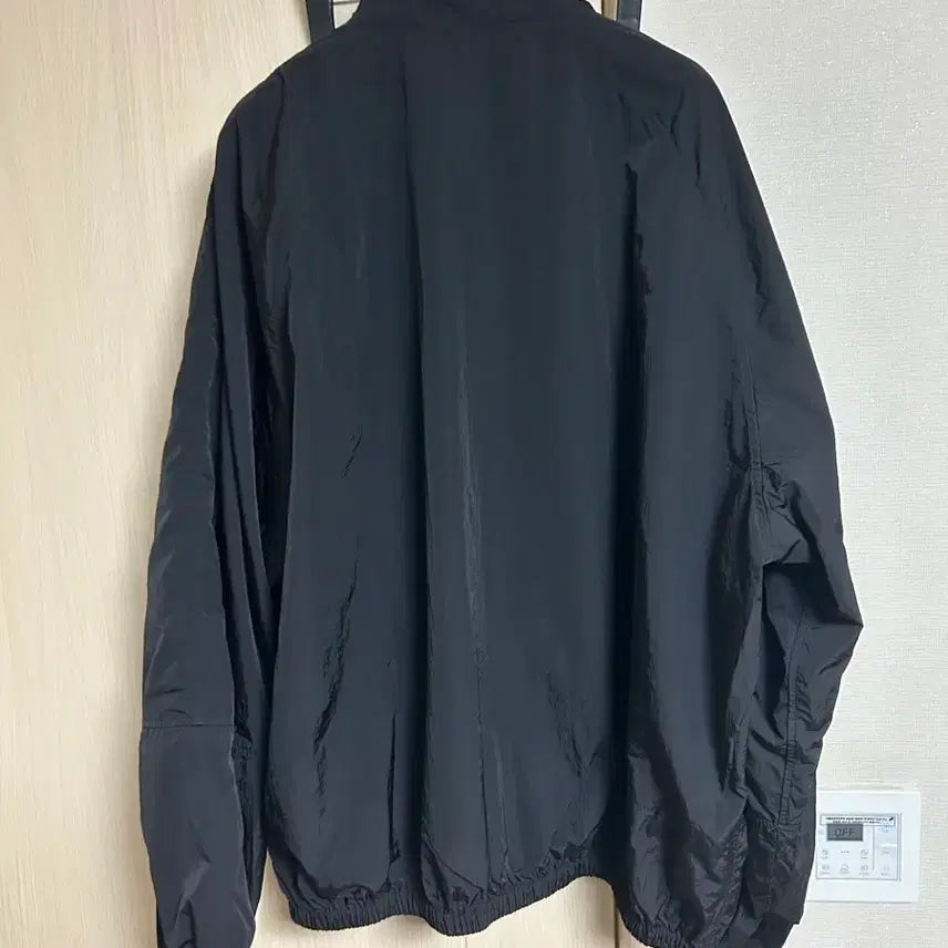 [SOLD OUT] 블랙 바람막이 점퍼