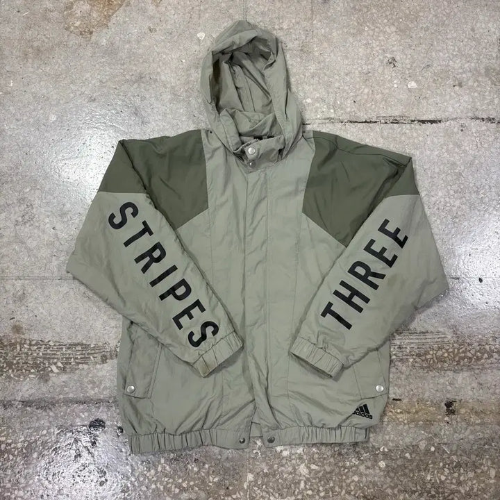[BUNJANG] Adidas Three Stripe Windbreaker Jacket / 아디다스 쓰리 스트라이프 바람막이 자켓 / b4