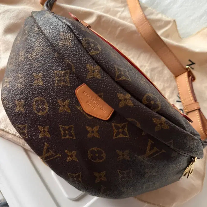 [BUNJANG] Monogram Body Bag / 모노그램 바디백