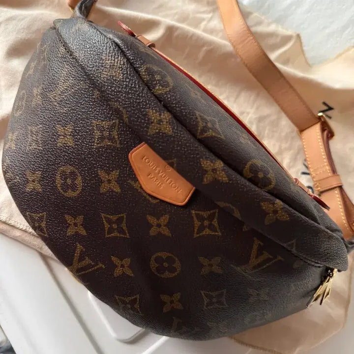 [BUNJANG] Monogram Body Bag / 모노그램 바디백
