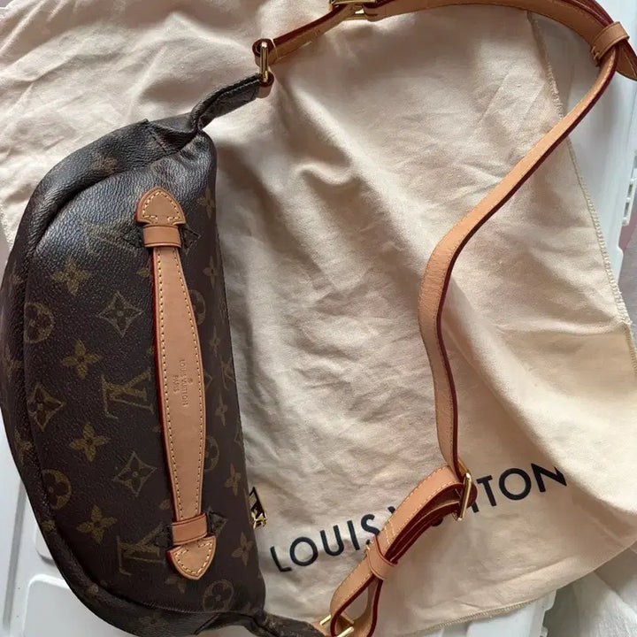 [BUNJANG] Monogram Body Bag / 모노그램 바디백