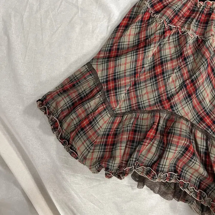 [BUNJANG] Morigirl Red Check Ruffled Asymmetrical Skirt / 모리걸 하구미 레드 체크 캉캉 언발 스커트