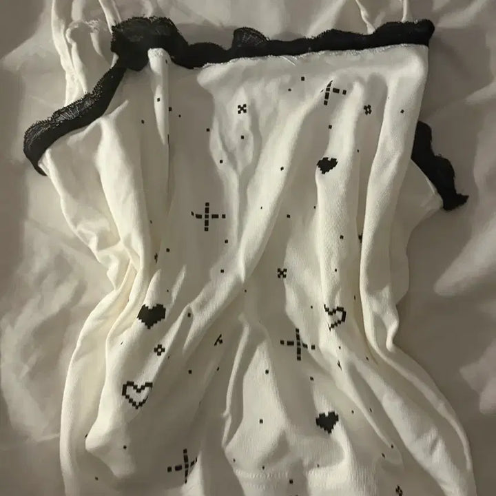[BUNJANG] White Lace Heart Pattern Sleeveless Tank Top / 레이스 하트 패턴 민소매 화이트 나시