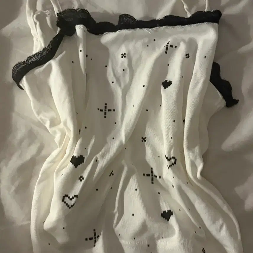 [BUNJANG] White Lace Heart Pattern Sleeveless Tank Top / 레이스 하트 패턴 민소매 화이트 나시