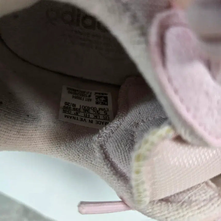 [BUNJANG] Adidas Ozweego Pink Sneakers / 아디다스 오즈위고 핑크 운동화