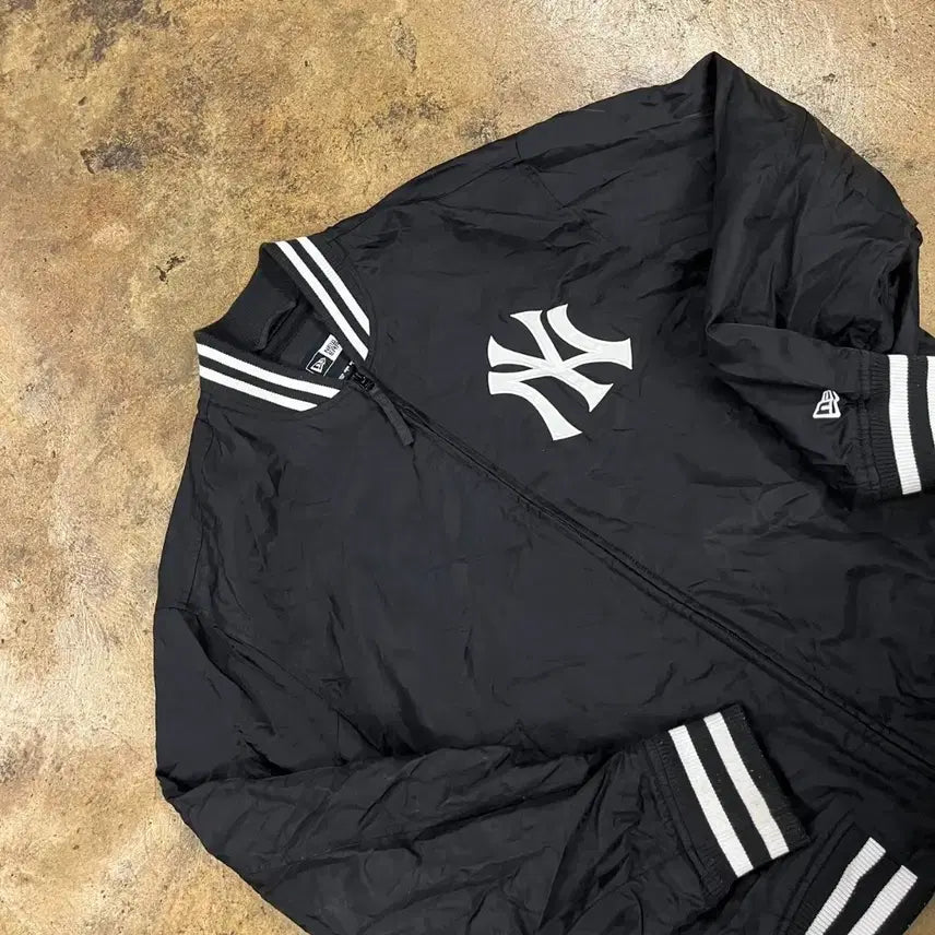 [BUNJANG] New Era Yankees Black Windbreaker Jacket (Authentic) / [정품/L] 뉴에라 양키즈 블랙 바람막이 자켓