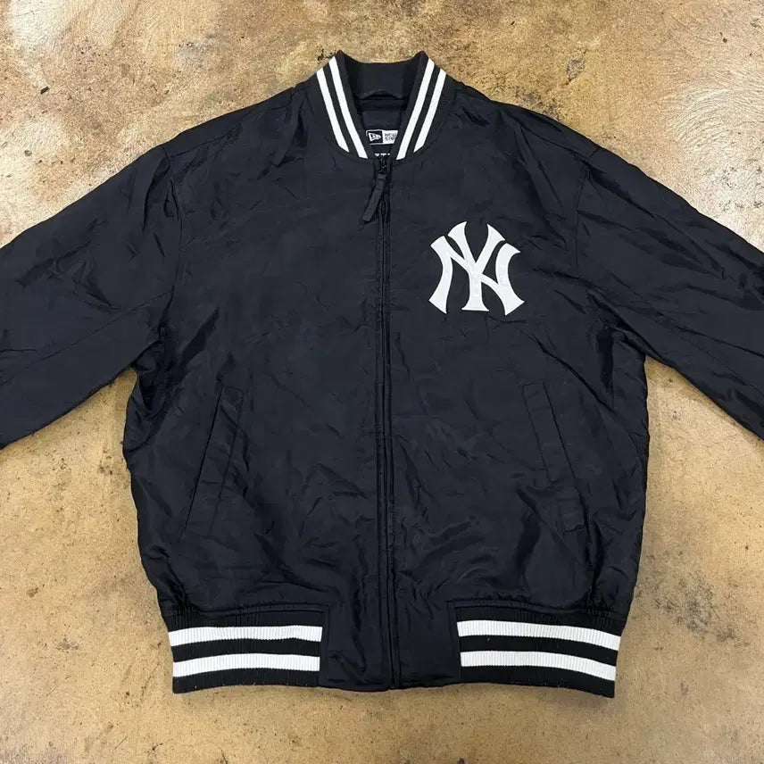 [BUNJANG] New Era Yankees Black Windbreaker Jacket (Authentic) / [정품/L] 뉴에라 양키즈 블랙 바람막이 자켓