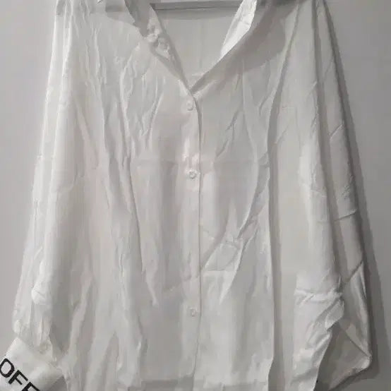 [SOLD OUT] 화이트 레터링 오버핏 셔츠