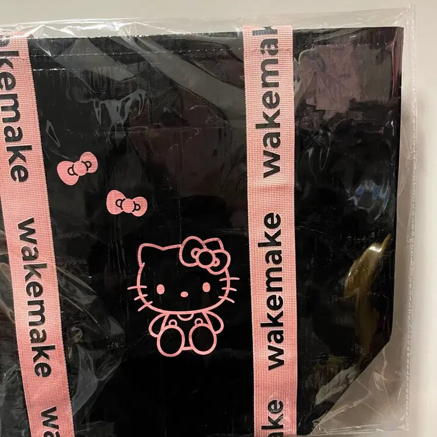 [BUNJANG] WAKEMAKE Hello Kitty Taplin Bag (Sealed) / (미개봉) 웨이크메이크 헬로키티 타포린백