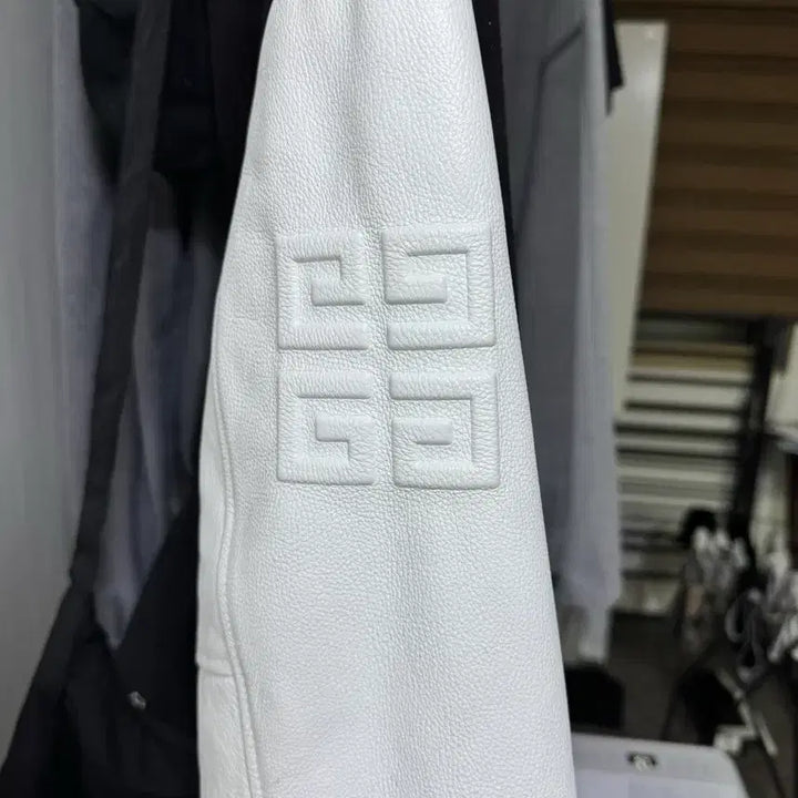 [SOLD OUT] 지방시 바시티 48