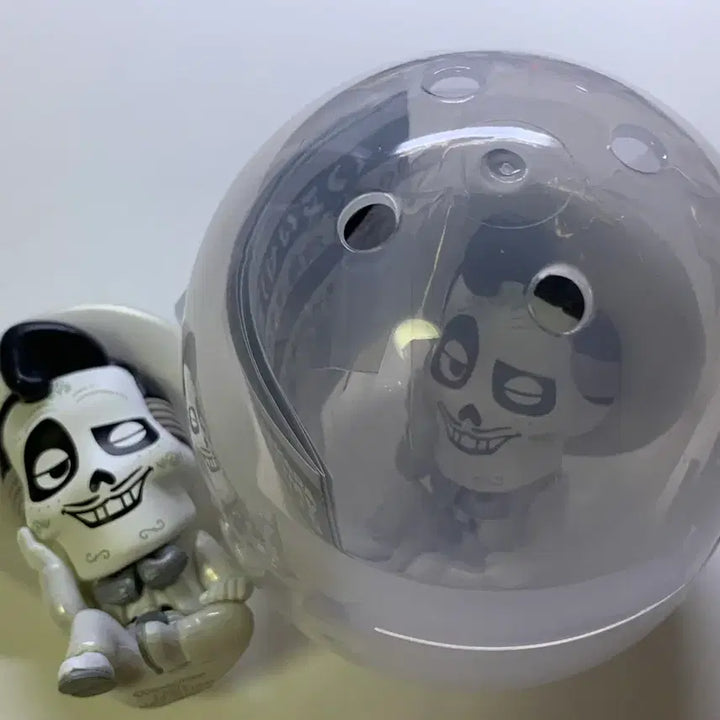 [BUNJANG] Disney Coco Shoulder Gacha - Mama Imelda / 디즈니 코코 어깨쿵 가챠 델라크루즈