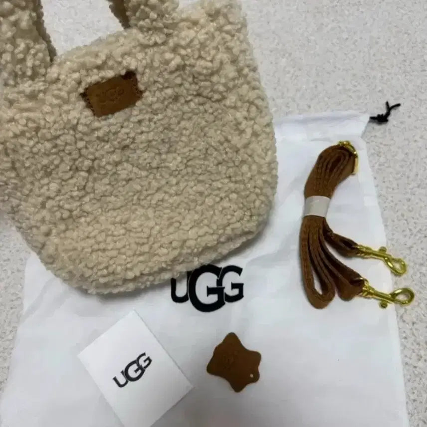 [BUNJANG] UGG Australia Ivory Tote Bag with Strap / UGG 어그 토트백 아이보리 + 스트랩