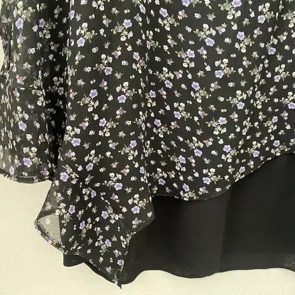[BUNJANG] Flower Chiffon Layered Blouse - Black / 플라워 시폰 레이어드 블라우스 블랙