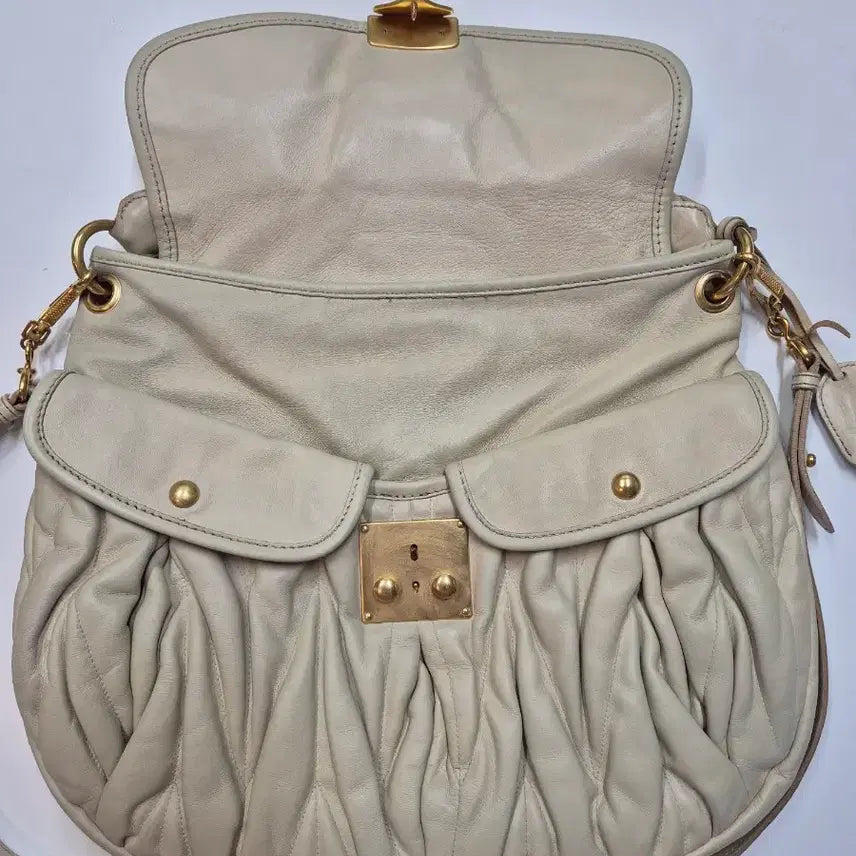 [BUNJANG] Miu Miu Matelassé Two-Way Bag (Original Authentication Certificate) / 미우미우 마테라세 투웨이백 (정품감정서)
