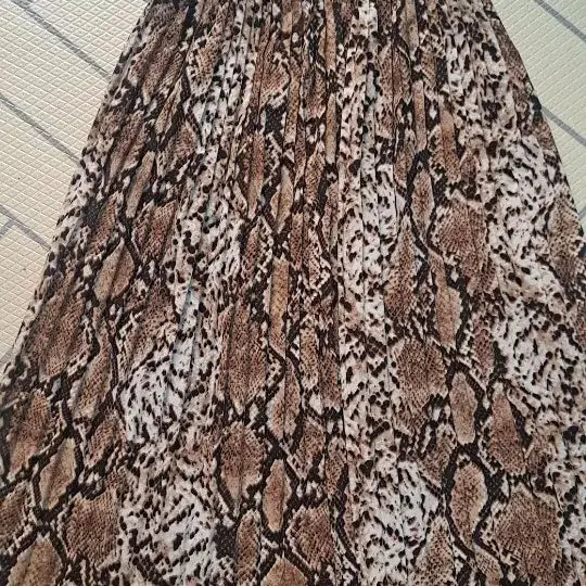 [BUNJANG] Snakeskin Pattern Pleated Long Skirt / 뱀피 무늬 플리츠 스커트