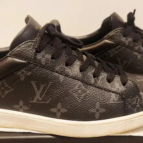 [BUNJANG] Louis Vuitton Monogram Eclipse Sneakers / [정품] 남성 루이비통 모노그램 블랙 스니커즈
