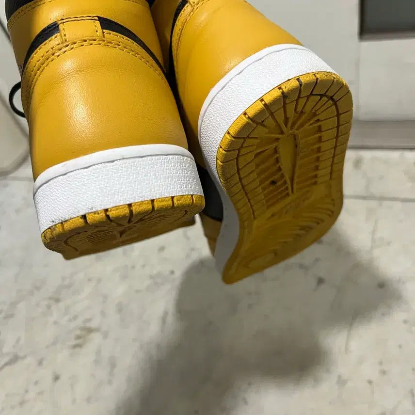 [BUNJANG] Air Jordan 1 "Black &amp; Yellow" 265mm / 조던1 검노 265팝니다