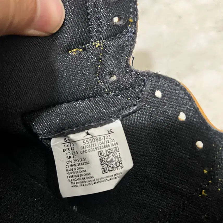 [BUNJANG] Air Jordan 1 "Black &amp; Yellow" 265mm / 조던1 검노 265팝니다