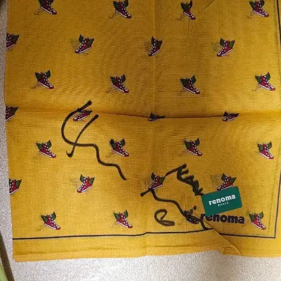 [BUNJANG] Renoma Shin Min-a Autographed Handkerchief / 레노마 손수건 신민아 친필 싸인