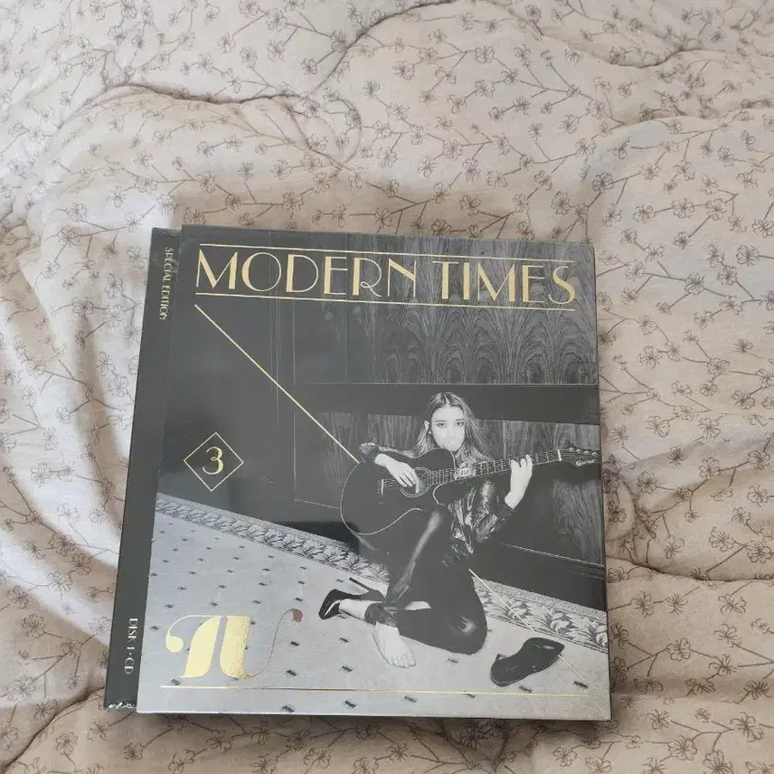 [BUNJANG] IU Modern Times Special Edition Album (Sealed) / 아이유 모던타임즈 스페셜 에디션 앨범( 미개봉)
