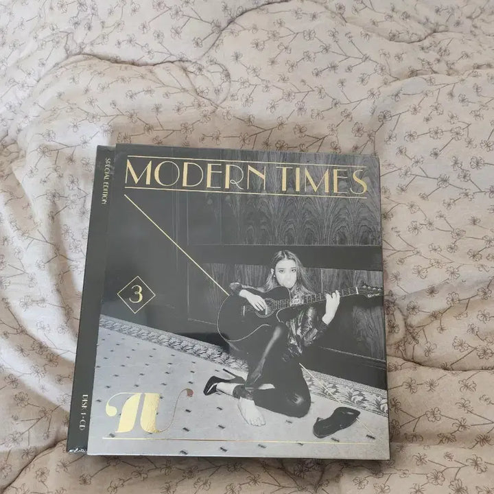 [BUNJANG] IU Modern Times Special Edition Album (Sealed) / 아이유 모던타임즈 스페셜 에디션 앨범( 미개봉)