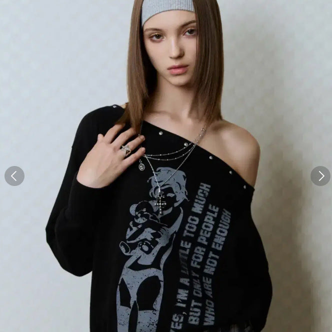 [BUNJANG] Love Is True Off-Shoulder Sweatshirt Black / 러브이즈트루 오프숄더 맨투맨 블랙 팔아요