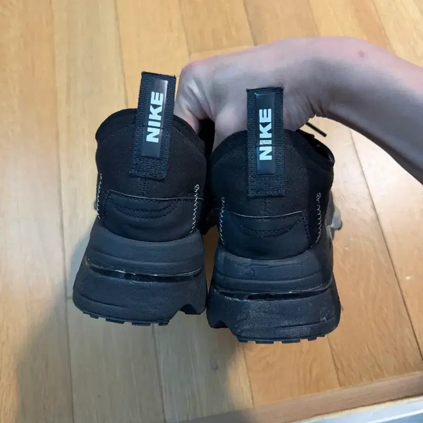 [BUNJANG] Nike All-Black Sneakers / 나이키 올블랙 운동화
