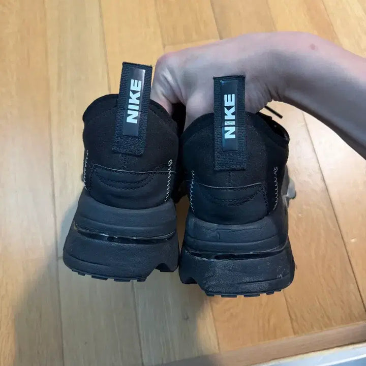 [BUNJANG] Nike All-Black Sneakers / 나이키 올블랙 운동화