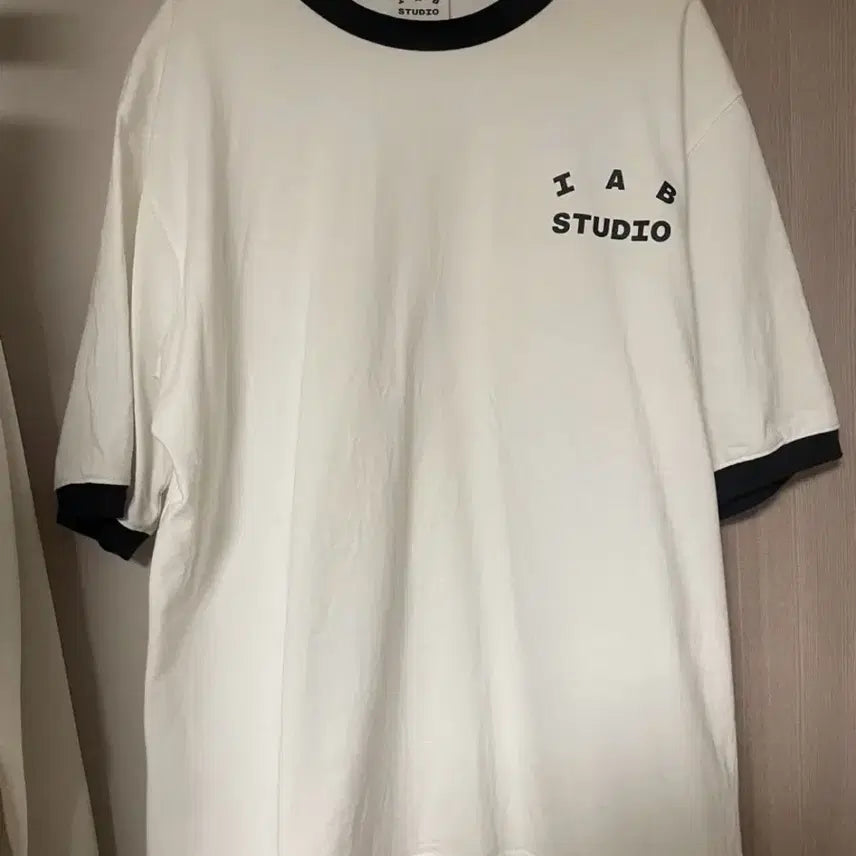 [BUNJANG] I.A.B STUDIO Ringer T-Shirt White / I.A.B STUDIO 링거 반팔 티셔츠 화이트
