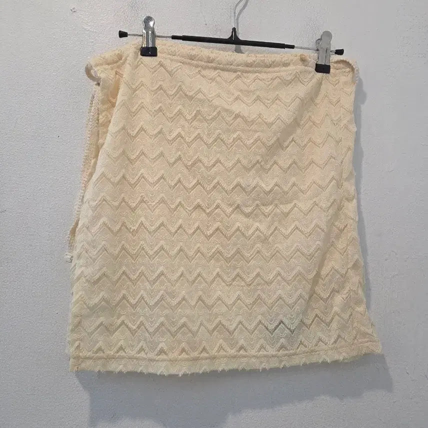 [BUNJANG] SATUR Ivory Chevron Pattern Mini Wrap Skirt / SATUR 아이보리 쉐브론 패턴 미니 랩 스커트