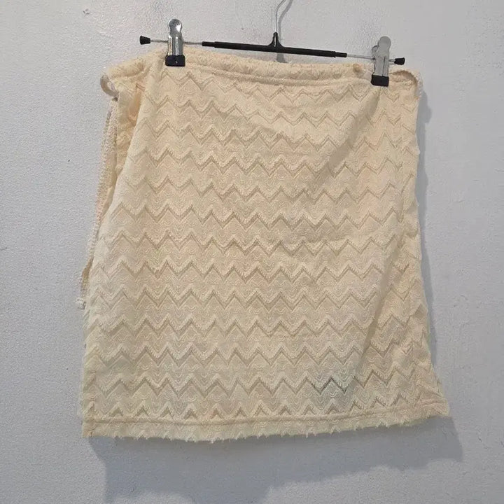 [BUNJANG] SATUR Ivory Chevron Pattern Mini Wrap Skirt / SATUR 아이보리 쉐브론 패턴 미니 랩 스커트