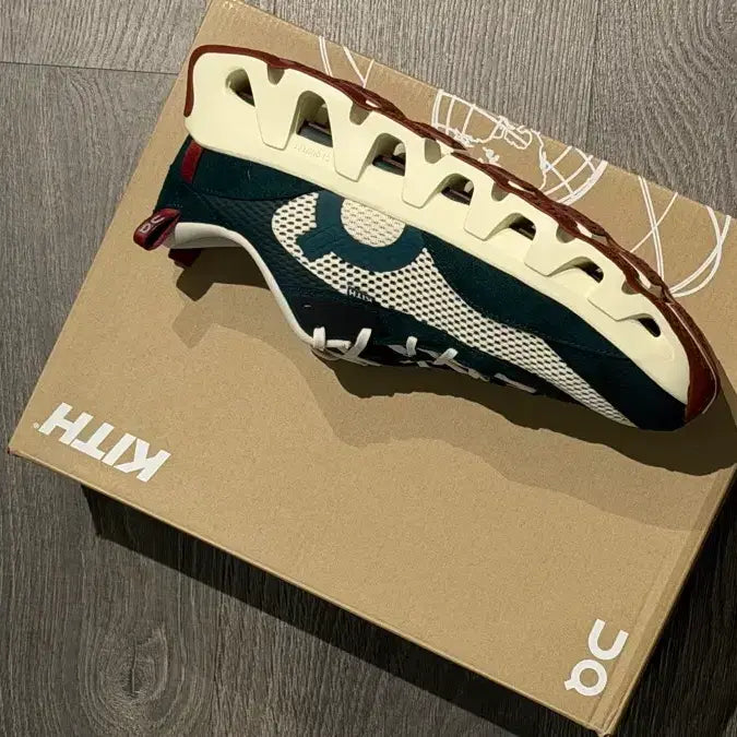 [BUNJANG] KITH Kithtec 2 Spirulina Sneakers / 온러닝 키스 케이테크2  스피룰리나