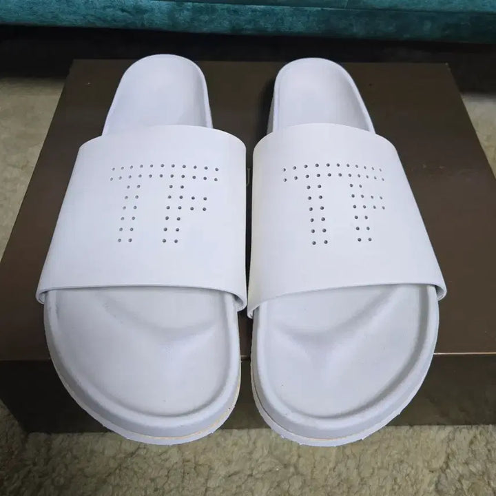[BUNJANG] Tom Ford TF Punch Logo Leather Slides Size 10 / 톰포드 TF 펀칭로고 슬리퍼 10사이즈.