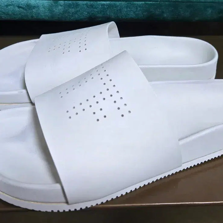 [BUNJANG] Tom Ford TF Punch Logo Leather Slides Size 10 / 톰포드 TF 펀칭로고 슬리퍼 10사이즈.