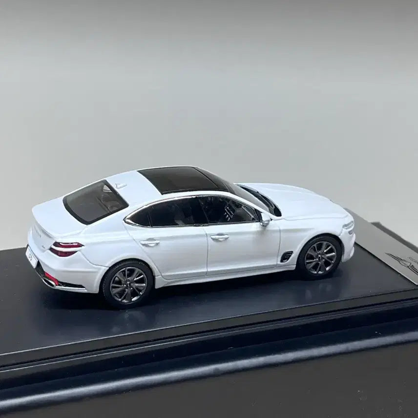 [BUNJANG] PINO B&amp;D 1:43 Genesis G70 Verbier White / 피노비앤디 1:43 제네시스 G70 베르비에 화이트
