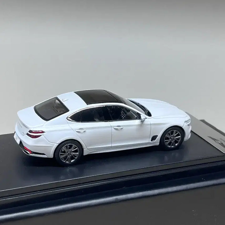 [BUNJANG] PINO B&amp;D 1:43 Genesis G70 Verbier White / 피노비앤디 1:43 제네시스 G70 베르비에 화이트