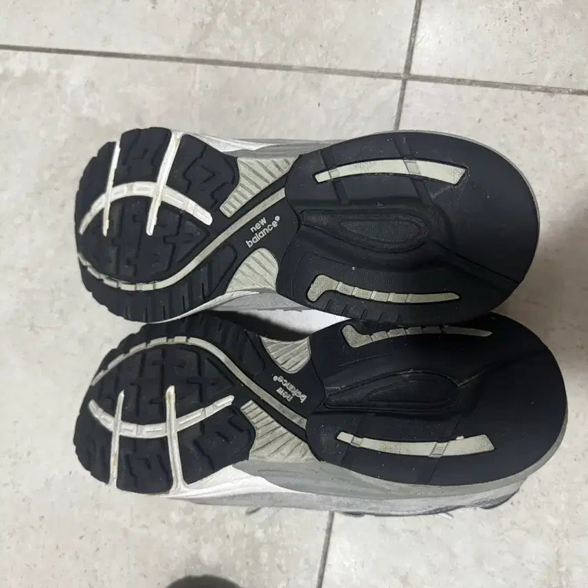[BUNJANG] New Balance 993 Grey Running Shoes (270) / 뉴발란스 993 b 그레이 270