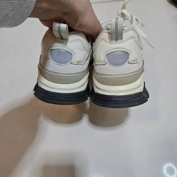 [BUNJANG] Discovery Sneakers Size 230 / 디스커버리 운동화 230사이즈