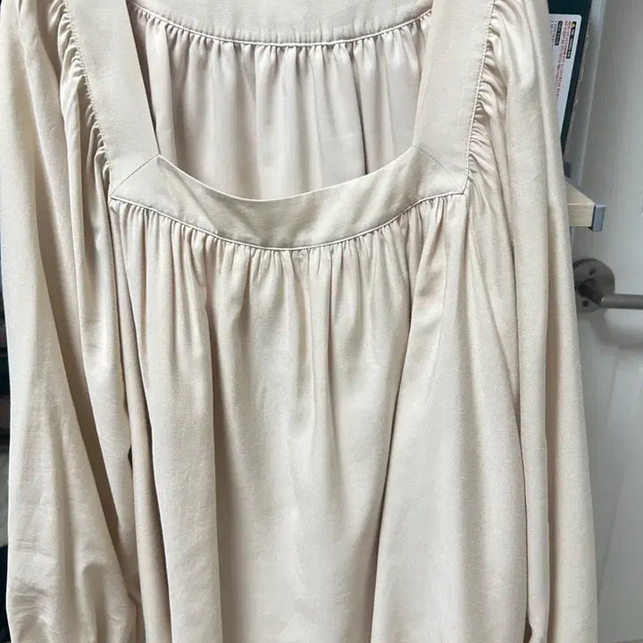 [SOLD OUT] 시에 sie 러플 실키 블라우스